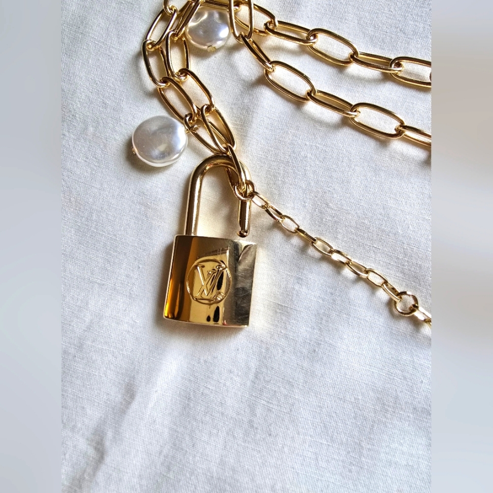 Chain belt with Louis Vuitton Lock
